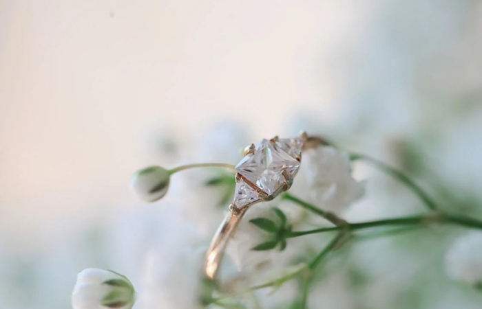 Why choose Rare Carat when choosing engagement rings_